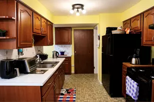 2061 Essex Ct, Streamwood, IL 60107 - Photo 8