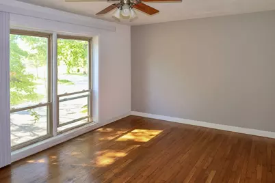 2061 Essex Court, Streamwood, IL 60107 - Photo 10