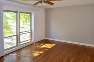 2061 Essex Ct, Streamwood, IL 60107 - Photo 10