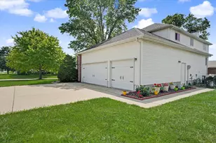 324 N Chaucer Blvd, Monticello, IL 61856 - Photo 72