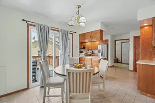 324 N Chaucer Blvd, Monticello, IL 61856 - Photo 18