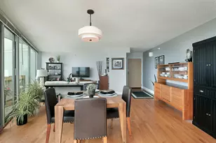 1720 Maple Ave, Evanston, IL 60201 - Photo 4