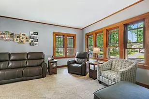 909 Augusta Ave, Elgin, IL 60120 - Photo 10