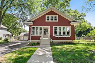 909 Augusta Ave, Elgin, IL 60120 - Photo 1