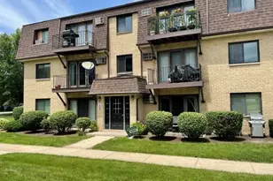 106 Olesen Dr, Naperville, IL 60540 - Photo 2
