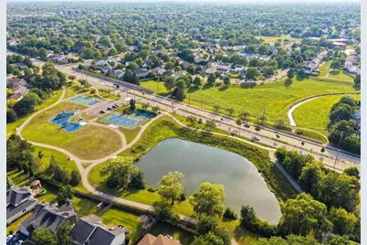 720 Dunhill Drive, Buffalo Grove, IL 60089 - Photo 2
