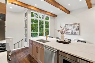 67 W Schiller St, Chicago, IL 60610 - Photo 8