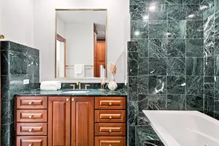 67 W Schiller St, Chicago, IL 60610 - Photo 18