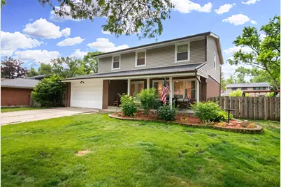 2005 E Cayuga Lane, Mount Prospect, IL 60056 - Photo 2