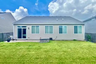 1074 Chestnut Dr, Pingree Grove, IL 60140 - Photo 4