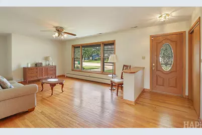 935 Diane Avenue, Elgin, IL 60123 - Photo 2