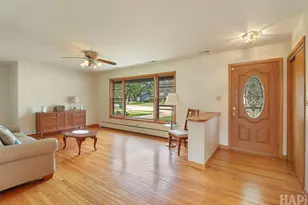 935 Diane Ave, Elgin, IL 60123 - Photo 2
