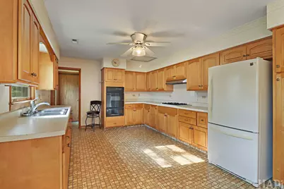 935 Diane Avenue, Elgin, IL 60123 - Photo 6