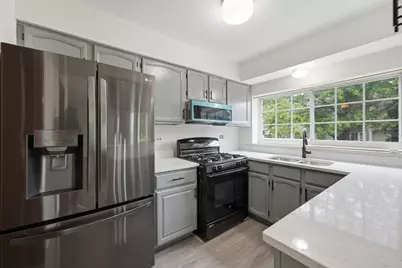 1404 W Sapphire Drive #1404, Hoffman Estates, IL 60192 - Photo 6