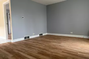 6437 W 63rd Pl, Chicago, IL 60638 - Photo 2