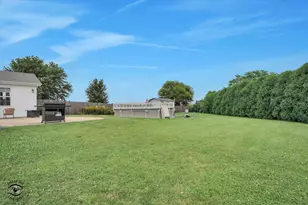 186 E Adams St, Manteno, IL 60950 - Photo 24
