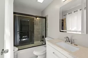 972 Westgate Dr, Aurora, IL 60506 - Photo 20