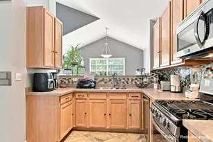 649 S Parkside Dr, Round Lake, IL 60073 - Photo 12