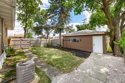 1015 W Victoria Avenue, Berkeley, IL 60163 - Photo 18