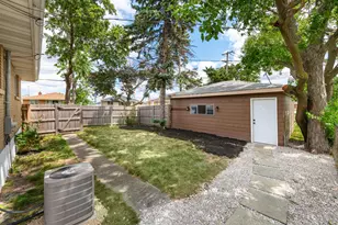 1015 W Victoria Ave, Berkeley, IL 60163 - Photo 18