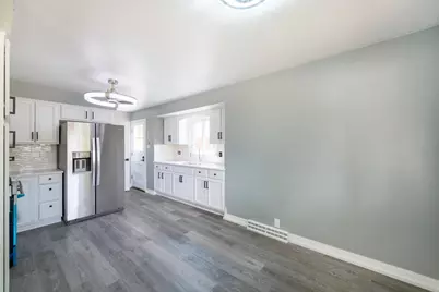 1015 W Victoria Avenue, Berkeley, IL 60163 - Photo 6