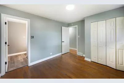 1015 W Victoria Avenue, Berkeley, IL 60163 - Photo 8