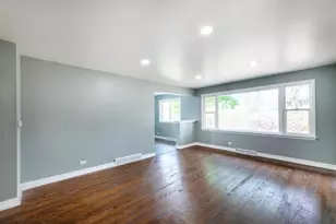 1015 W Victoria Ave, Berkeley, IL 60163 - Photo 2