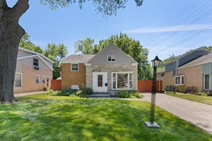 47 Hackberry Ln, Glenview, IL 60025 - Photo 2