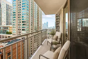 630 N State St, Chicago, IL 60654 - Photo 12