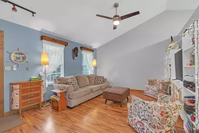 611 Parkway Avenue, Antioch, IL 60002 - Photo 6