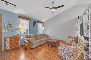611 Parkway Ave, Antioch, IL 60002 - Photo 6