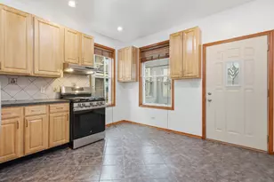 3408 N Springfield Ave, Chicago, IL 60618 - Photo 14