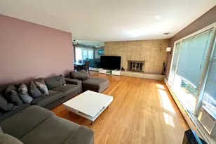 7338 N Tripp Ave, Lincolnwood, IL 60712 - Photo 2