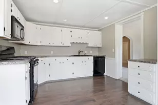 1002 E Empire St, Bloomington, IL 61701 - Photo 16
