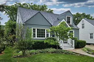 1034 S Saylor Ave, Elmhurst, IL 60126 - Photo 2