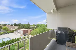 3300 N Carriageway Dr, Arlington Heights, IL 60004 - Photo 4