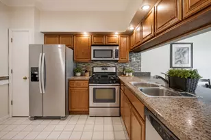 121 Golfview Dr, Glendale Heights, IL 60139 - Photo 8