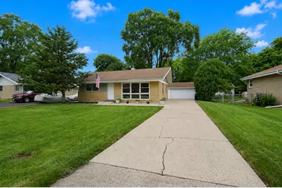 1802 Fairfield Road, Lindenhurst, IL 60046 - Photo 2