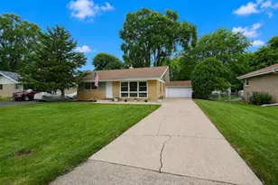 1802 Fairfield Rd, Lindenhurst, IL 60046 - Photo 2