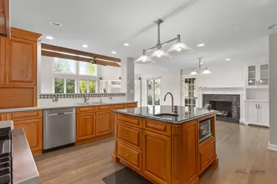 2326 W Weathersfield Way, Schaumburg, IL 60193 - Photo 10