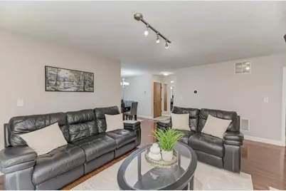 228 Brookside Lane #A, Willowbrook, IL 60527 - Photo 4