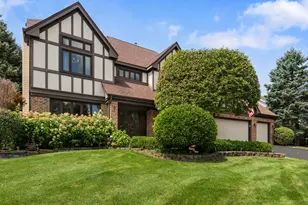 301 Ambria Dr, Mundelein, IL 60060 - Photo 1
