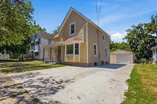 404 Lincoln St, Harvard, IL 60033 - Photo 2