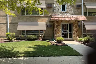 10405 S Keating Ave, Oak Lawn, IL 60453 - Photo 2