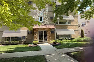 10405 S Keating Ave, Oak Lawn, IL 60453 - Photo 1