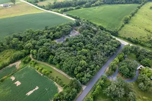 916 W Town Line Rd, Leaf River, IL 61047 - Photo 4