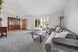 1727 Roosa Ln, Elk Grove Village, IL 60007 - Photo 16