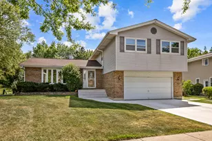 1727 Roosa Ln, Elk Grove Village, IL 60007 - Photo 1