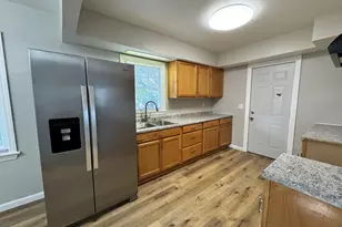 1619 Evergreen St, Rockford, IL 61101 - Photo 4