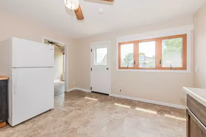 236 W Johnson Street, Utica, IL 61373 - Photo 10